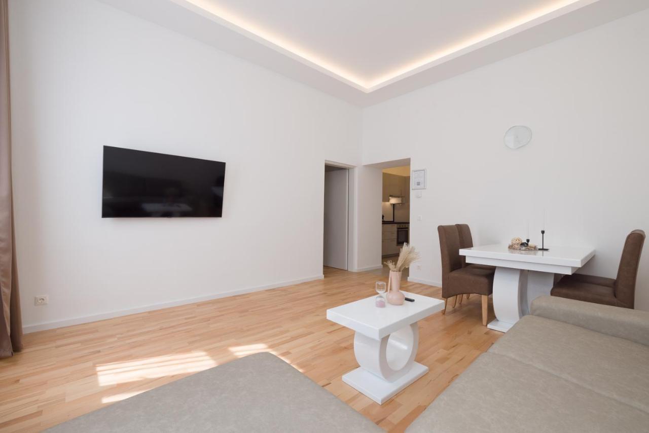 Relax 1120 * Viena